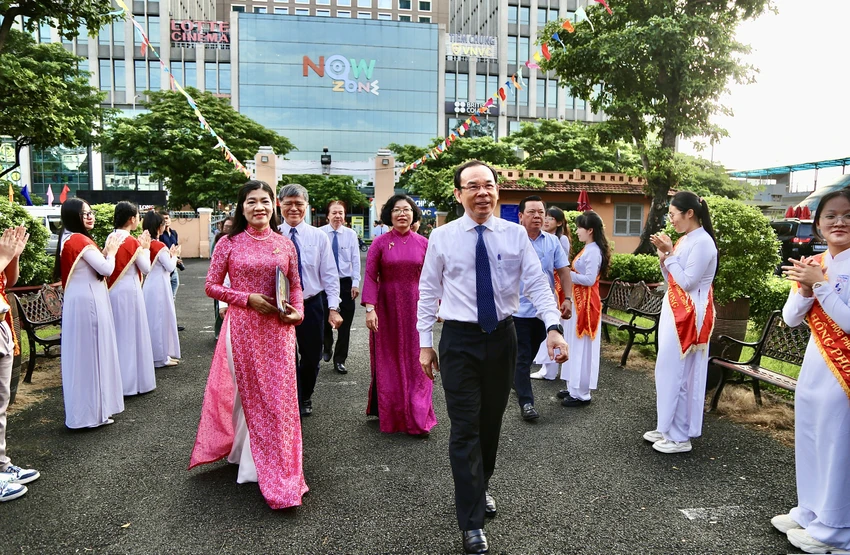 TP.HCM: Học sinh háo hức trong ngày khai giảng