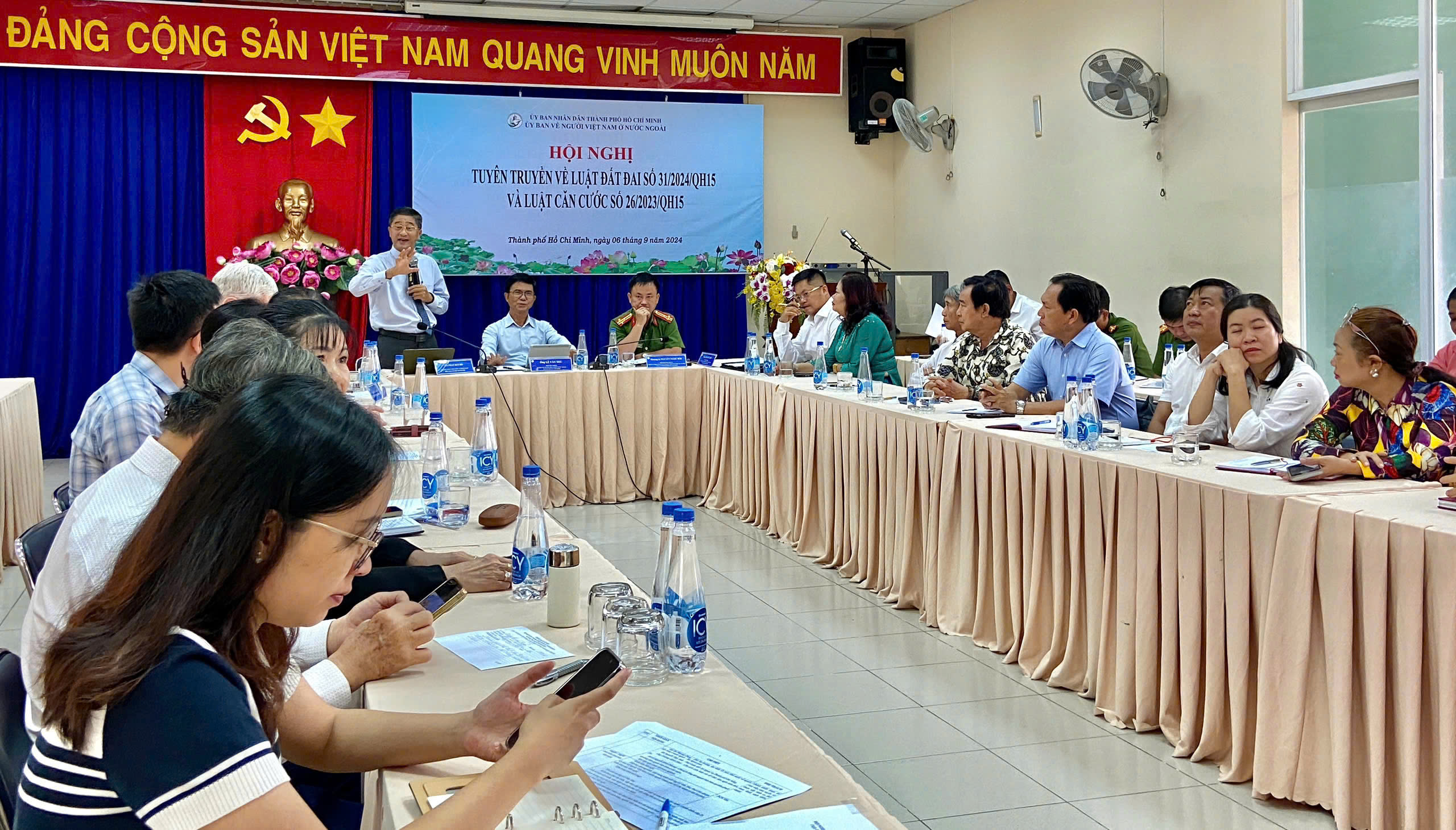 Công bố Luật Đất đai 2024 và Luật Căn cước đến kiều bào