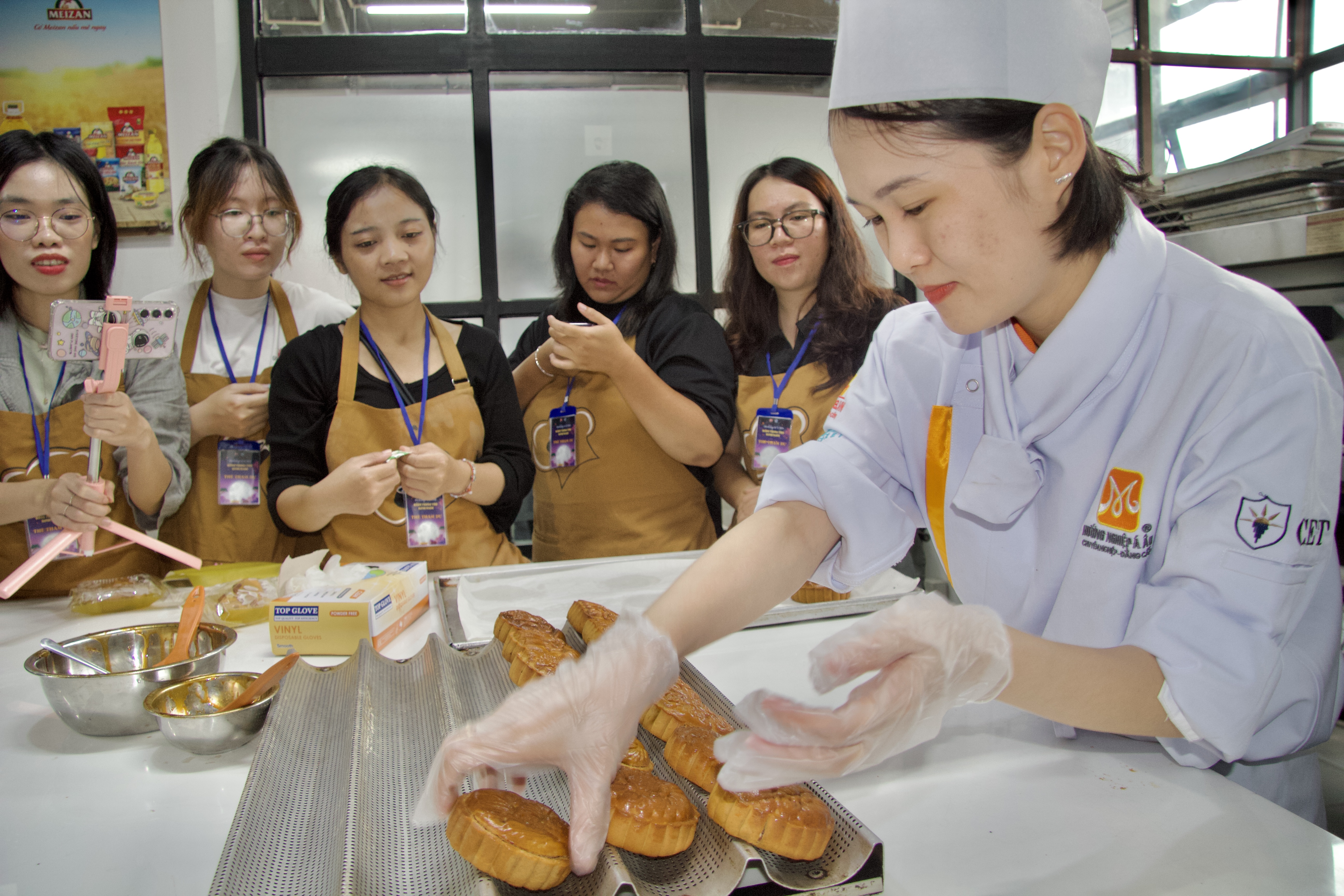 Workshop ‘Bánh Trung Thu homemade’: Lan toả truyền thống đến thế hệ trẻ Việt Nam