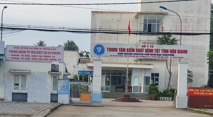 Hậu Giang: Xác minh Giám đốc CDC tỉnh nộp lại quà chứa 450 triệu đồng của Công ty Việt Á