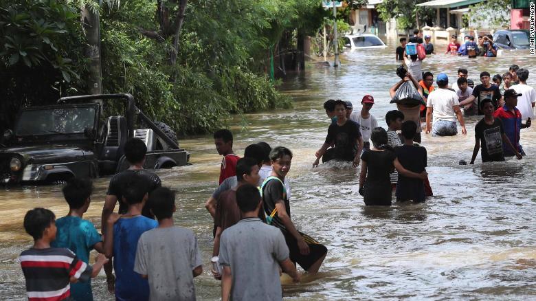 Lũ lụt Jakarta khiến hàng chục người chết và 60.000 người phải di dời