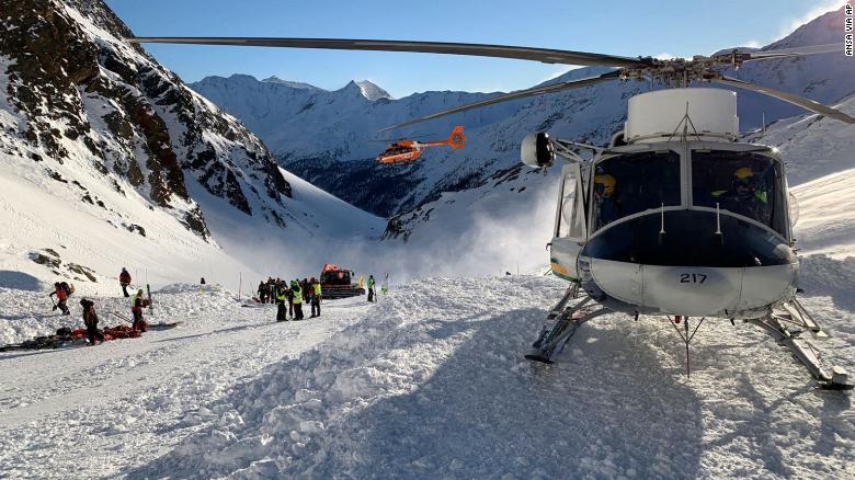 Hai trận tuyết lỡ trên dãy núi Alps của Ý khiến bốn người chết