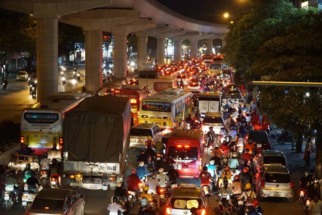 Nhằm hạn chế phương tiện để phục vụ trận Việt Nam - Malaysia nên 21 tuyến phố đã bị hạn chế hoạt động