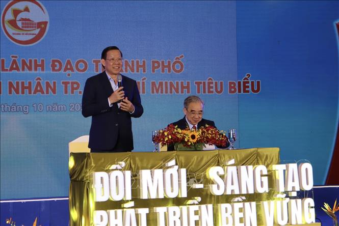 TP Hồ Chí Minh tôn vinh, khuyến khích các doanh nghiệp tham gia vào các dự án, công trình quan trọng