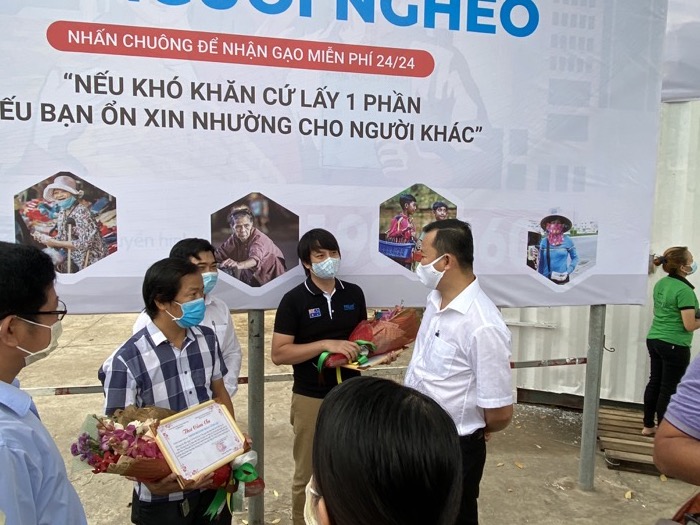 TPHCM: Máy phát gạo tự động tại Bình Chánh đã chính thức hoạt động để phục vụ người dân