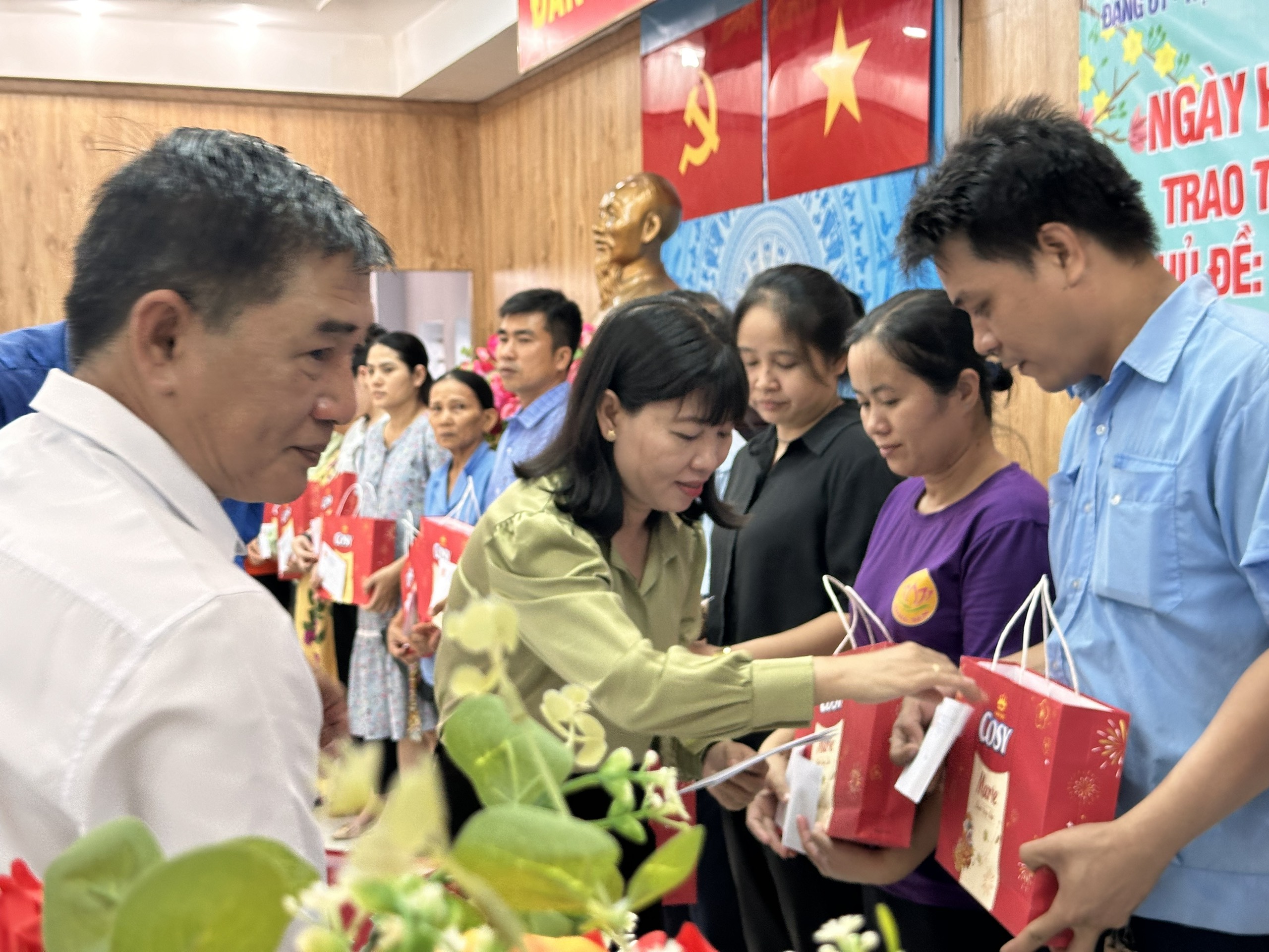 Xuân yêu thương - Tết nghĩa tình tại xã Thới Tam Thôn