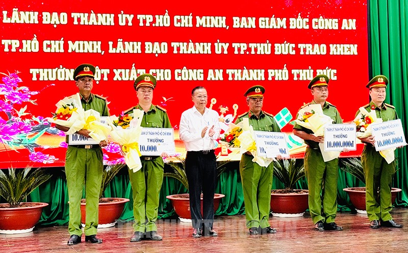 Khen thưởng các tập thể, cá nhân phá án vụ cô gái mất tích tại TP Thủ Đức