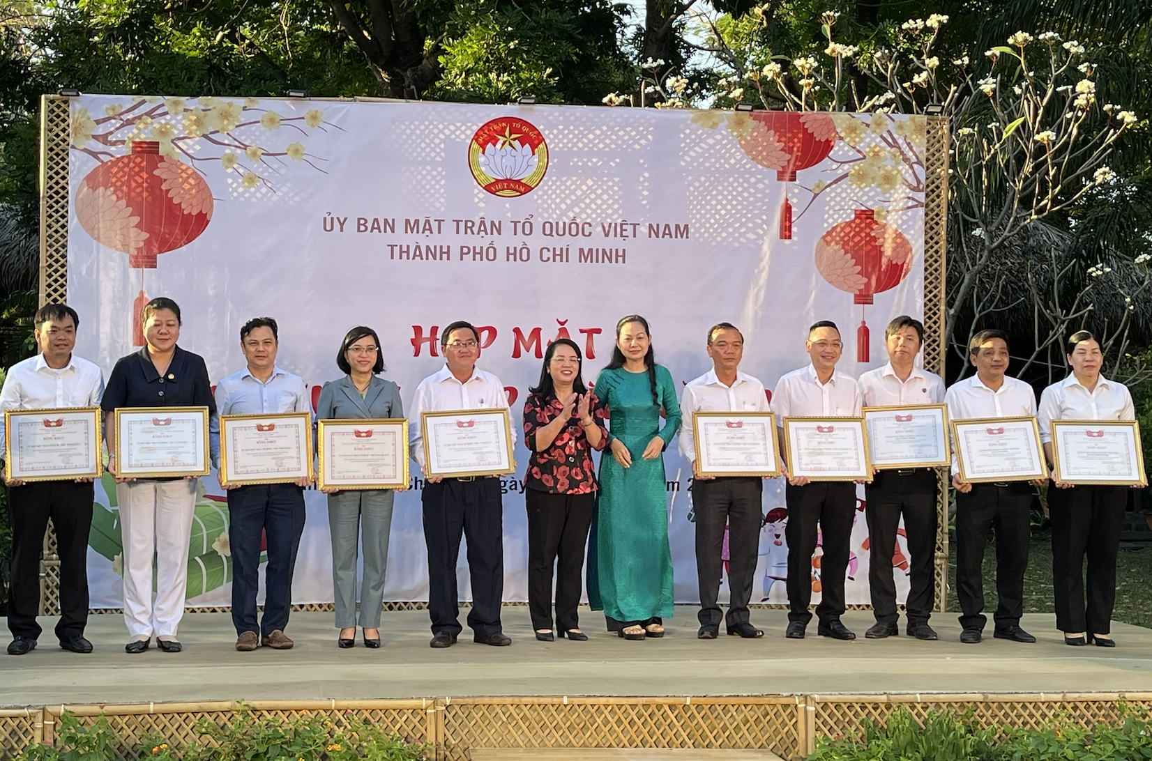 Gia đình Việt nhận đỡ đầu sinh viên Lào, Campuchia đang học tập tại TP.HCM